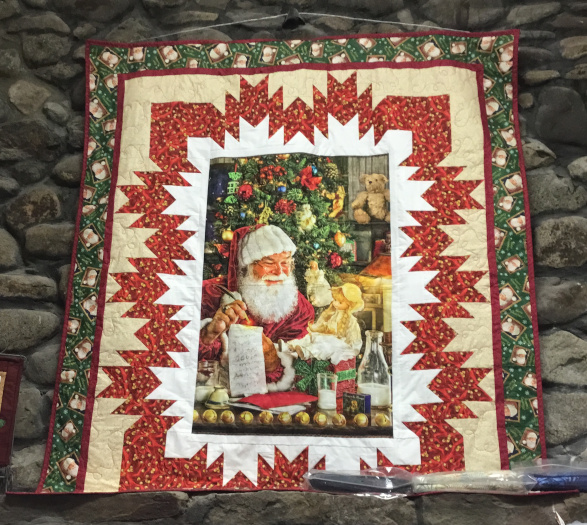 #6-1566 Santa's List quilt